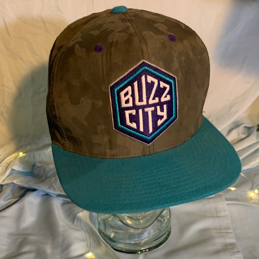 💚BUZZ CITY NBA CAP Mitchell & Ness